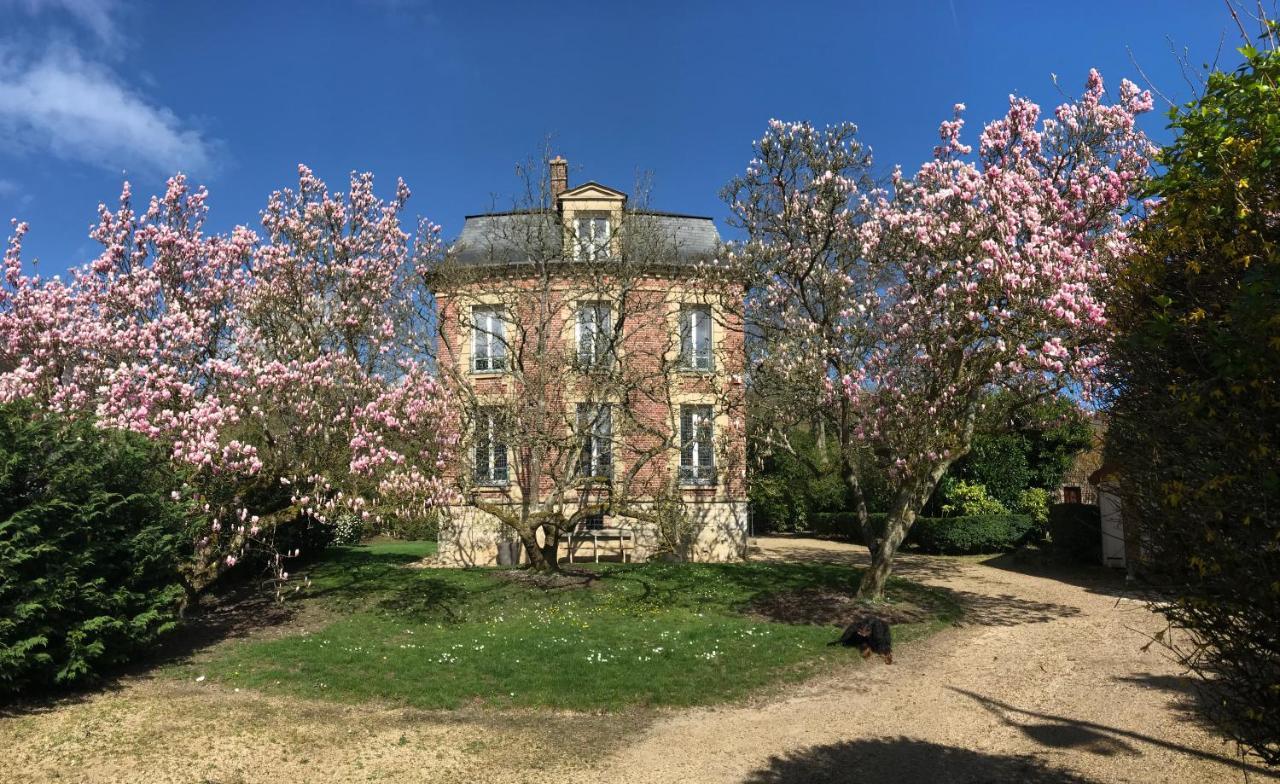 Bed and Breakfast L'Atelier Des Magnolias Aumont-en-Halatte Exterior foto