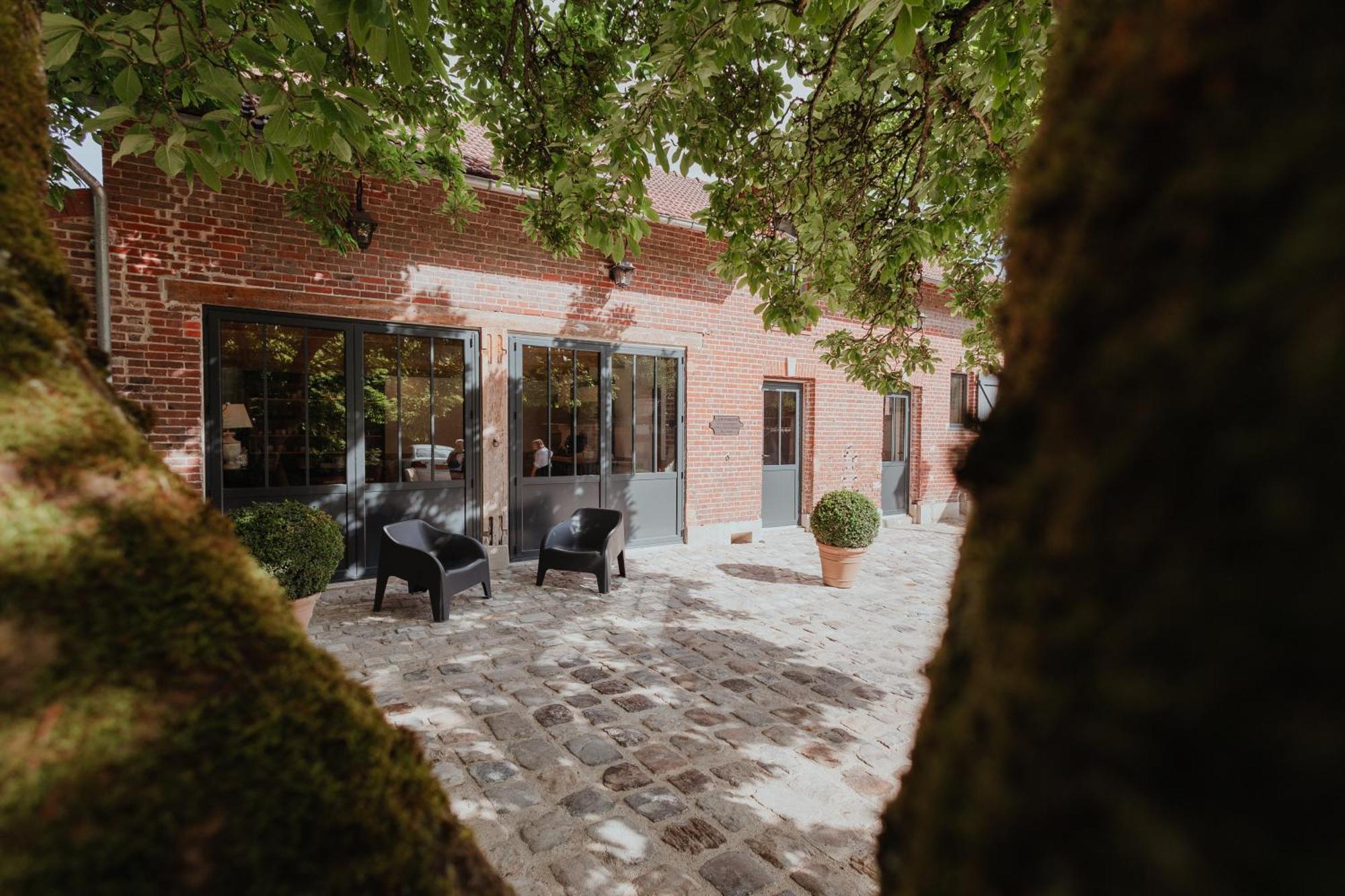 Bed and Breakfast L'Atelier Des Magnolias Aumont-en-Halatte Exterior foto