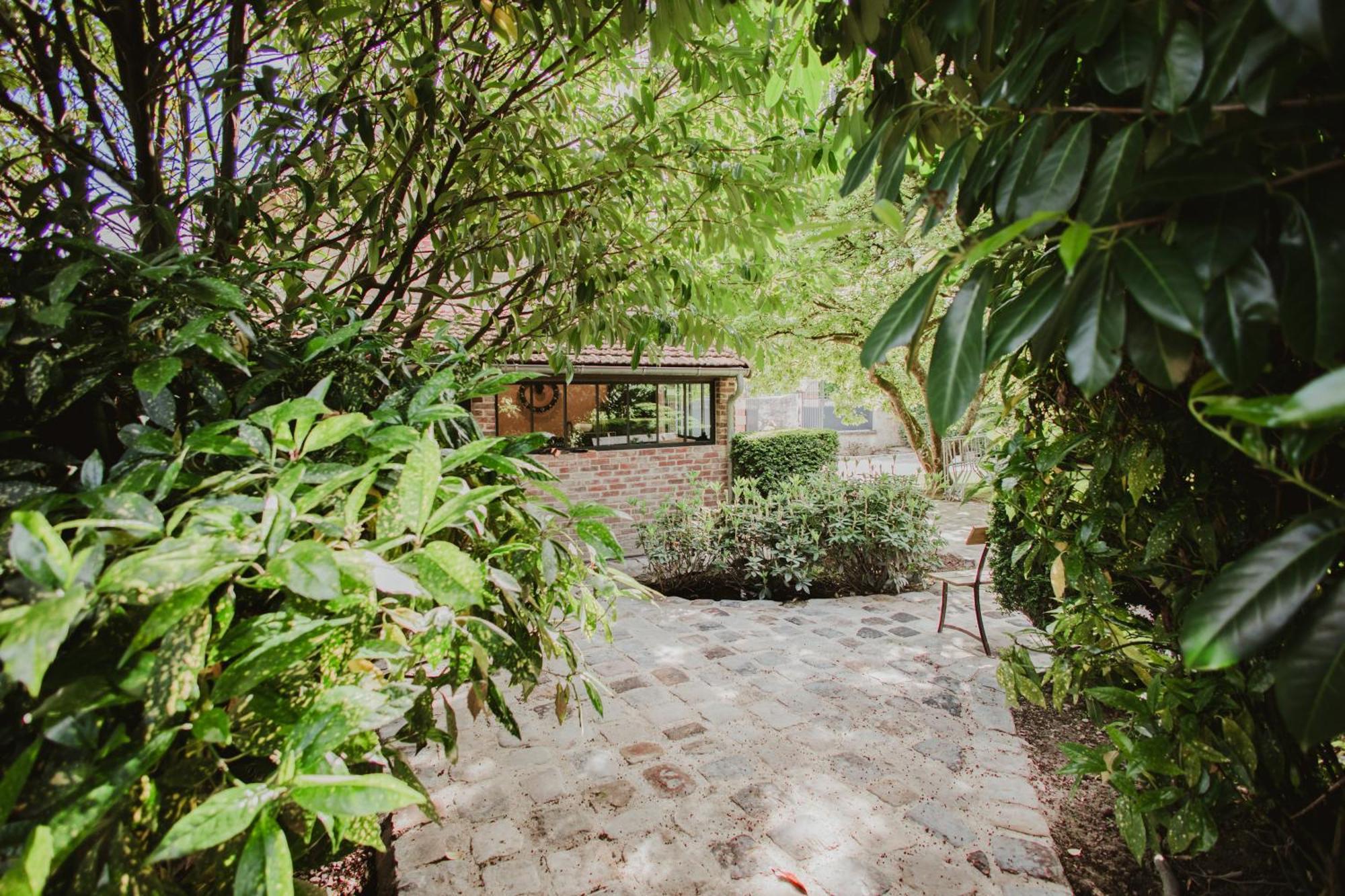 Bed and Breakfast L'Atelier Des Magnolias Aumont-en-Halatte Exterior foto